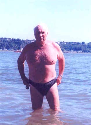 M. Amyot dans le fleuve en 2001